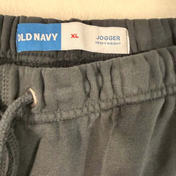 Old Navy Heavyweight XL Jogger Sweatpants in Black - Picture 2 of 4